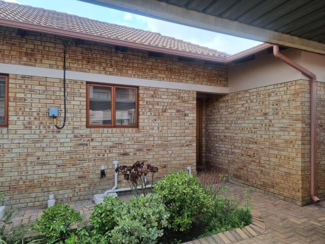 Beautifull 2 Bedroom Townhouse to Rent in Sonneveld