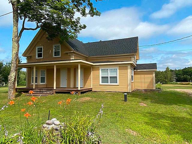 Beautifully Updated Century Home In South Farmington