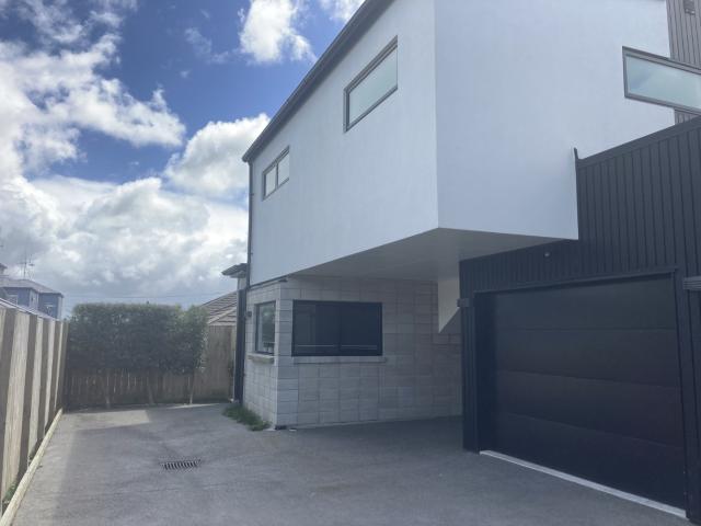 Beautifully Appointed 3 Bedroom Townhouse