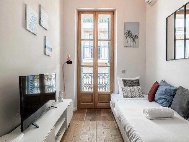 Beautifully appointed duplex apartment in the heart of Cannes, Cannes Amsterdam Apartments for Rent