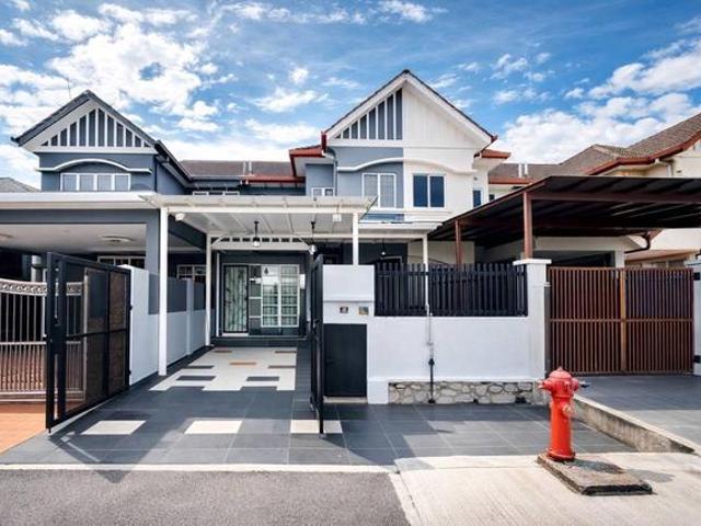 Beautifully double storey in USJ9 renovated house Facing open