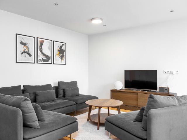 BEAUTIFULLY FURNISHED 2 BEDROOM APARTMENT IN CHARLOTTENBURG