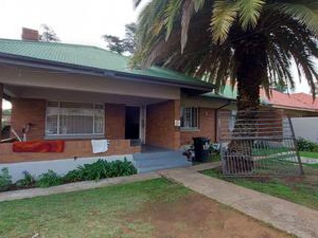 beautifully maintained family home w.