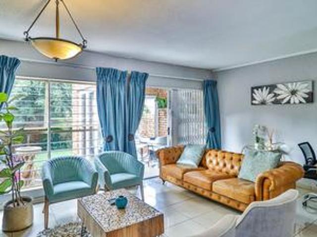 beautifully maintained 2 bedroom 2 b.