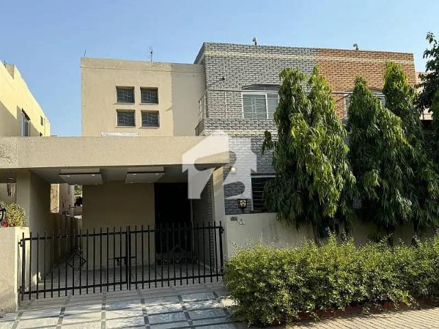Beautifully Maintained 8 Marla Safari Villa Available For Sale in Bahria Town