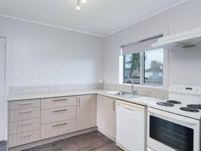 Beautifully Modernised Family Home in Popular Newfield