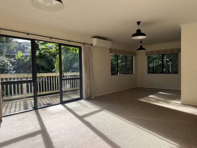Beautifully Presented Large Modern Home!