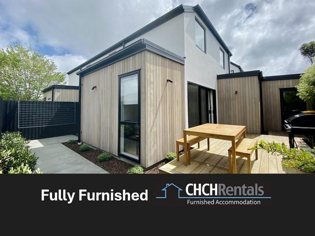 BEAUTIFULLY PRESENTED MODERN FULLY FURNISHED TOWNHOUSE IN PRIME LOCATION!
