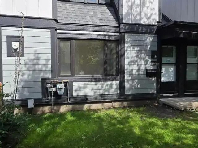 Beautifully Renovated 3 Bed Townhouse NW Edmonton