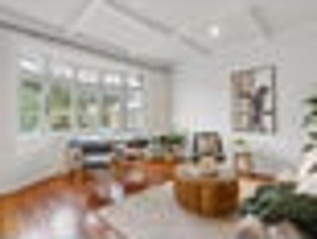 BEAUTIFULLY RENOVATED 1920s CHARACTER BUNGALOW