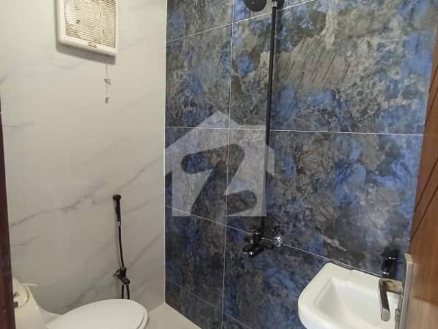 Beautifully renovated 2 bed lounge flat for sale in block 17, gulshan e iqbal