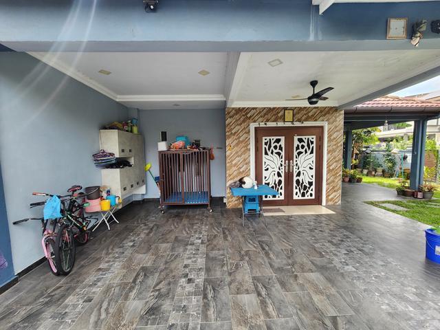 Beautifully Renovated Corner Semi D Behind NSK Beside Amverton Links