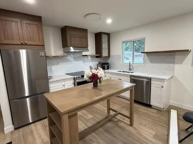 Beautifully Renovated Bungalow in Sherwood