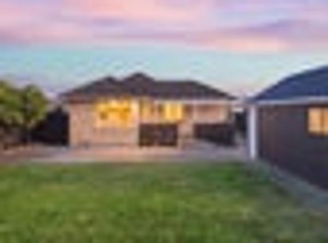 Beautifully Renovated Family Home – Bonus Studio