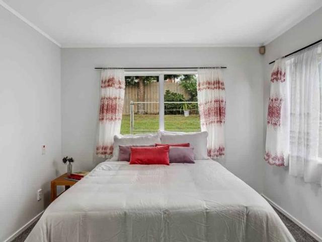 Beautifully Renovated Single Level Duplex – Te.