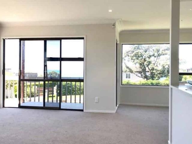 Beautifully refurbished 4 bed/2.5 bath