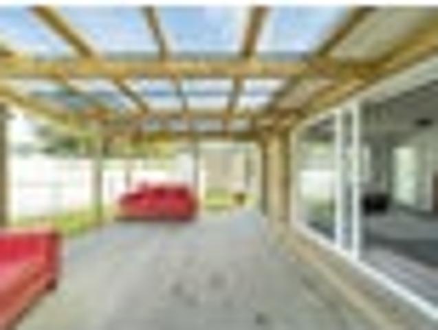 Beautifully Refreshed With Sun And Privacy