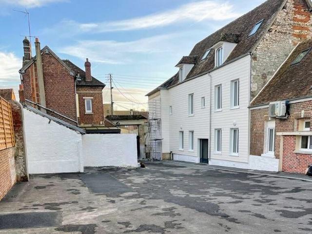 BEAUVAIS PROCHE CENTRE VILLE: T2 dans résidence privée