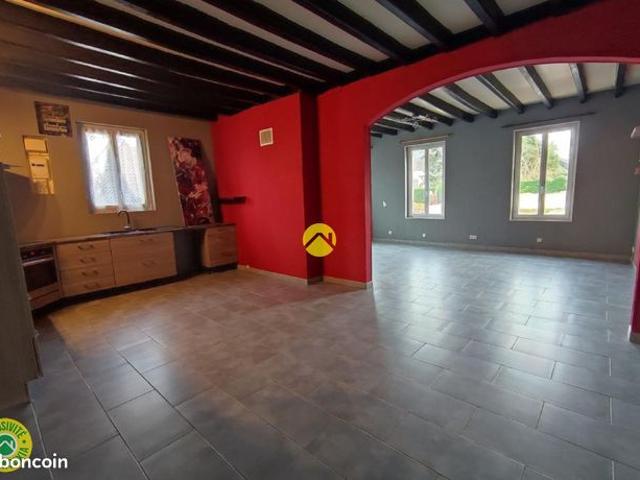 Beaux volumes avec grands garages