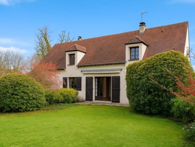 Beaux volumes et fort potentiel pour cette villa familiale de 197 m² sur un terrain de 1000 m² sescteur Côteaux Monet