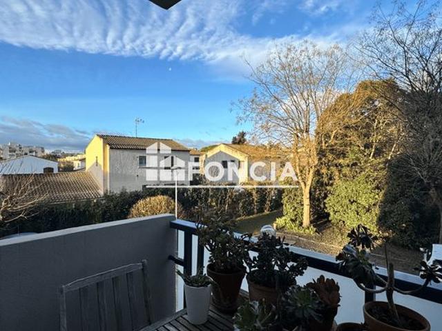 Beaux volumes et fort potentiel pour ce 79 m² avec double séjour, garage, parking et cave
