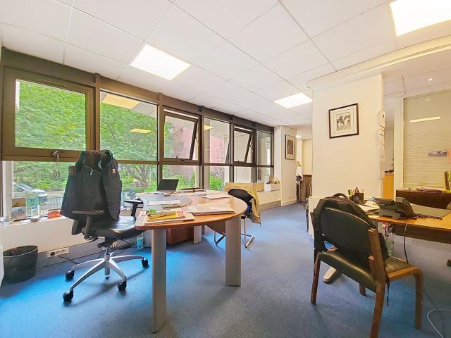 BEAUX BUREAUX AVEC TERRASSE