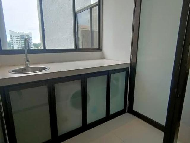 Beaverton Court D10, Condominium