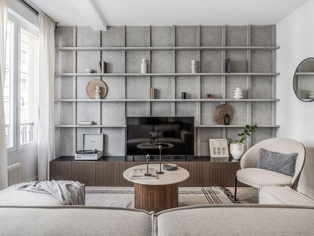 Beach Themed 3 Bedroom Apartment with a Dedicated Workstation in Goya, Madrid Amsterdam Apartments for Rent