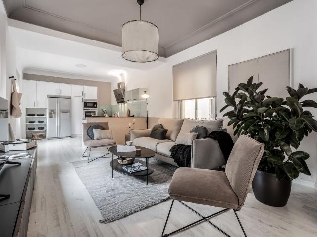 Beach Themed 3 Bedroom Apartment with Private Workspace and Air Conditioning in Goya, Madrid Amsterdam Apartments for Rent