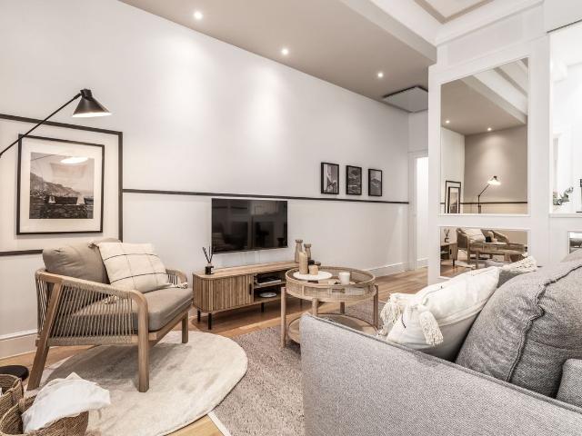 Beach Themed 160sqm Apartment in Almagro with Dedicated Workspace and Doorman, Madrid Amsterdam Apartments for Rent