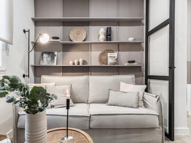 Beach Themed 1 Bedroom Apartment with Dedicated Workspace and Doorman in Castellana, Madrid Amsterdam Apartments for Rent