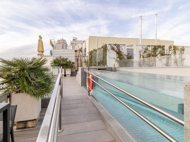 Beach Themed 2 Bedroom Apartment with Rooftop Pool and Gym in Malasaña, Madrid Amsterdam Apartments for Rent