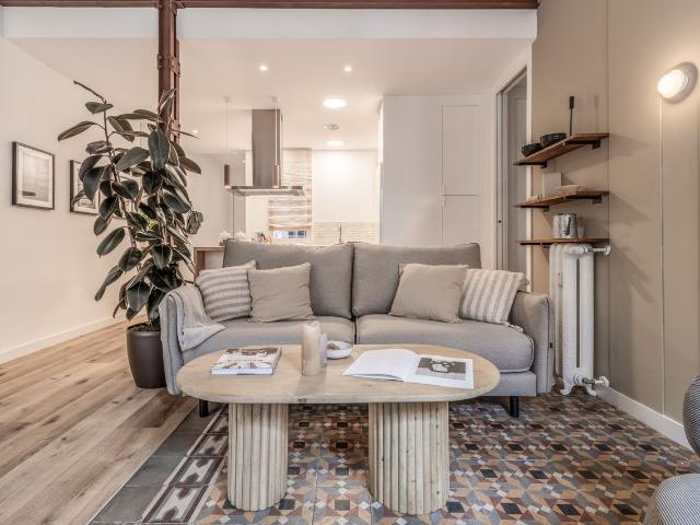 Beach Themed 2 Bedroom Apartment in Trafalgar with Dual Workspaces and French Balconies, Madrid Amsterdam Apartments for Rent