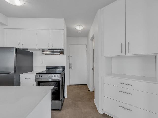 Beach Towers 1 Bedroom Apartment for Rent at 1600L Beach Ave, Vancouver, BC V6G 1Y6 West End
