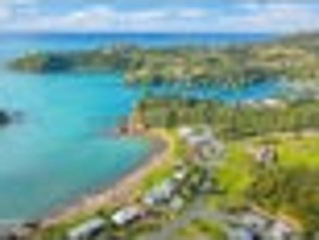 Beach Front Tutukaka Harbour!