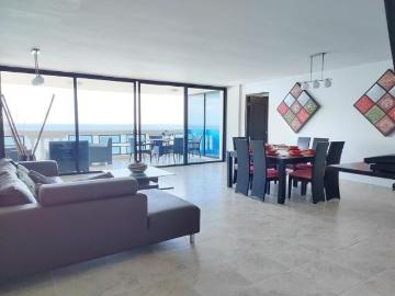 ¡Beach Front Apartment in Coronado! ¡Vive Frente al Mar en Coronado!