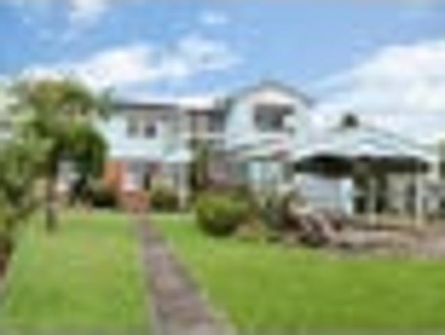 Beach Haven, 6+ bedrooms, $1100 pw