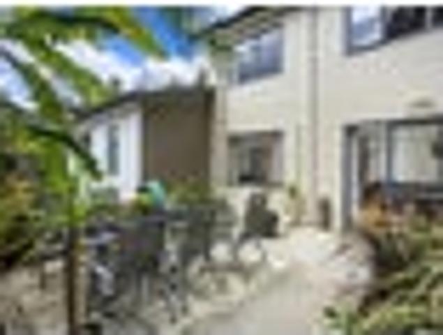 Beach Haven, 2 bedrooms, $580 pw