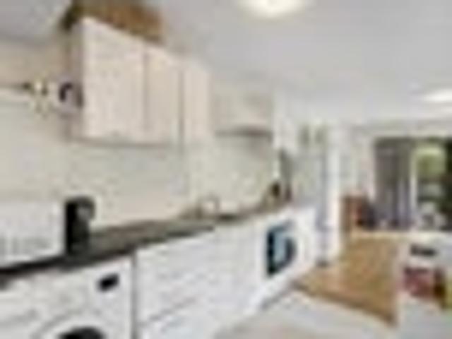 Beach Haven, 2 bedrooms, $500 pw