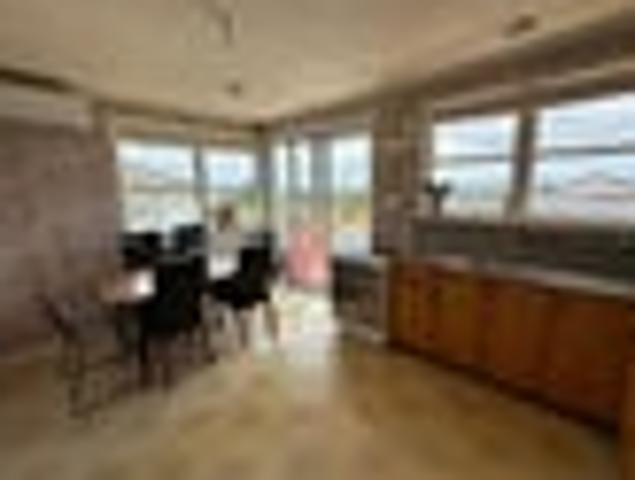 Beach Haven, 3 bedrooms, $700 pw