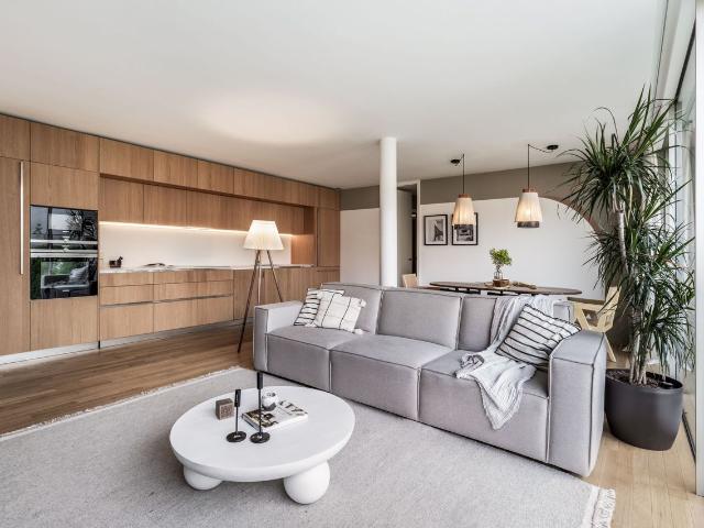 Beach Inspired 2 Bedroom Apartment with Shared Pool and Gym in Ciudad Jardin, Madrid Amsterdam Apartments for Rent