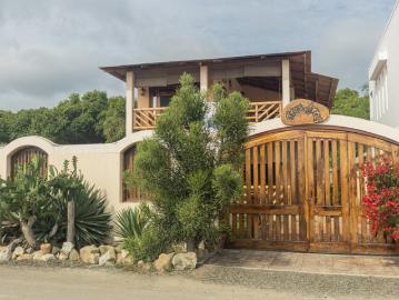 BEACHFRONT AT THE BOCA: Se Vende Casa Cerca del Mar y Frente al Mar en San Clemente