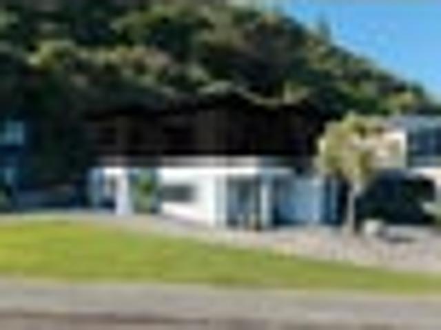 Beachfront Apartment Something Special