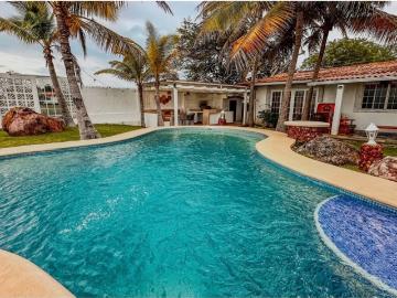 Beachfront house for sale in Malibu Beach, Nueva Gorgona