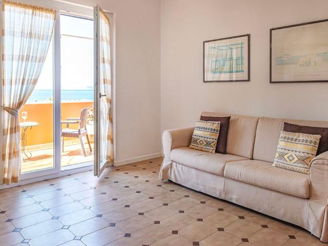 Beachfront Lido 95, Alghero Amsterdam Apartments for Rent
