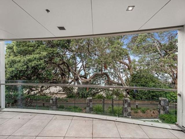 Beachfront Lock & Leave With Three Car Parks