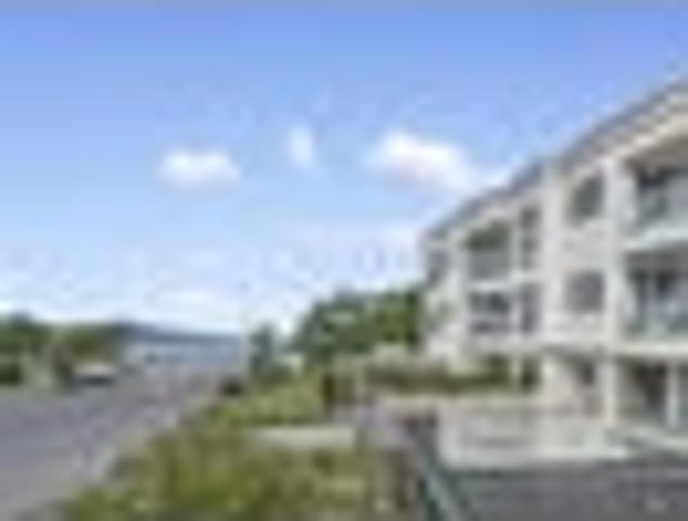 Beachfront Lock & Leave With Three Car Parks