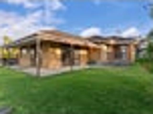 Beachfront Unicorn: 2 Homes, 1,007m2 of Land!