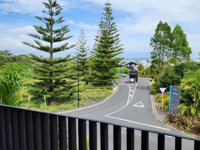 Beachlands, 2 Bedroom Styish Apartment