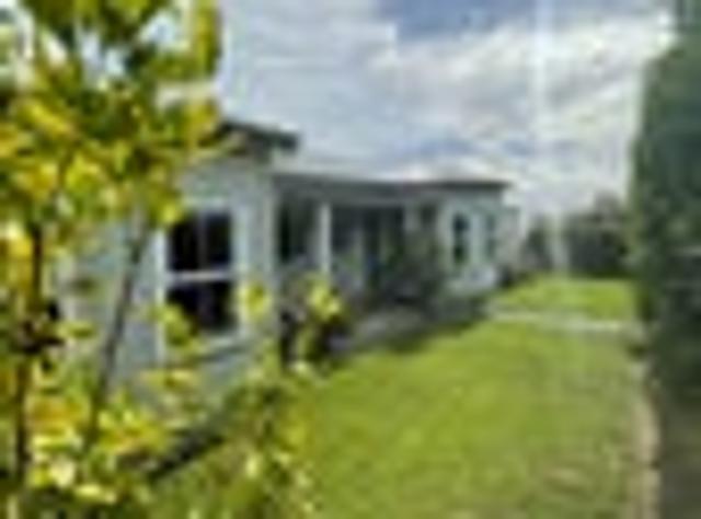Beachlands, 4 bedrooms, $950 pw